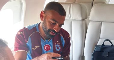 قمصان طرابزون سبور تغزو المحلات في مصر بعد صفقة محمد صلاح.. فيديو
