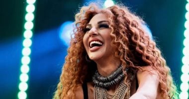 ميريام فارس تشعل حفلها في مالمو وتخضع لجلسة تصوير على البحر (فيديو)