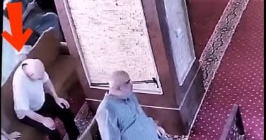 وفاة أمين عام جامعة طنطا الأسبق ساجدا داخل مسجد بالغربية.. فيديو