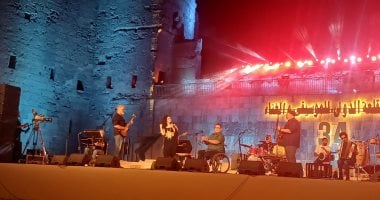 فريق وسط البلد ونسمة محجوب يغنون آه يالالالى فى حفل مهرجان القلعة