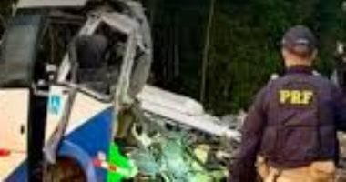 مأساة على طريق برازيلى.. مصرع 23 فى اصطدام حافلة مرضى بشاحنة نقل «فيديو»