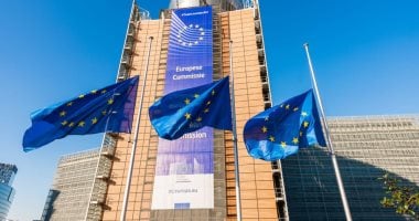 المفوضية الأوروبية تستعد لإصدار إرشادات جديدة بشأن الحماية المؤقتة للأوكرانيين