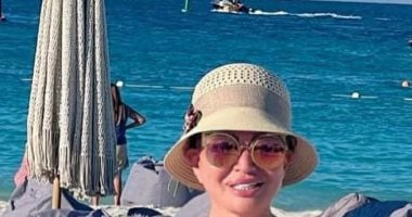 كل ما تكبر تحلى.. ليلى علوى وإلهام شاهين فى سيشن تصوير على البحر