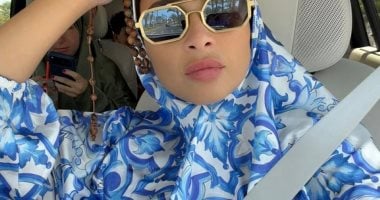 ياسمين عبد العزيز تشارك جمهورها بصورتها وهى بإسدال الصلاة