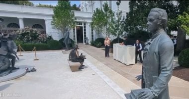 البيت الأبيض يتحول إلى نسخة من حديقة منزل ترامب.. التماثيل أبرز المعالم