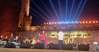 فرقة أيامنا الحلوة تقدم روائع العندليب ووردة وصباح في حفل مهرجان القلعة