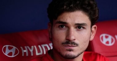 جماهير أتلتيكو مدريد تهاجم ألفاريز.. واللاعب يرفض تحيتهم.. فيديو