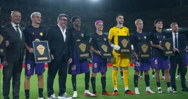 نادى إلتشى يكرّم نجوم برشلونة المتوجين بكأس العالم مع منتخب إسبانيا