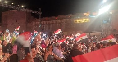 رفع علم مصر فى حفل على الحجار بمهرجان القلعة ويتألق بميدلي الأغاني الوطنية