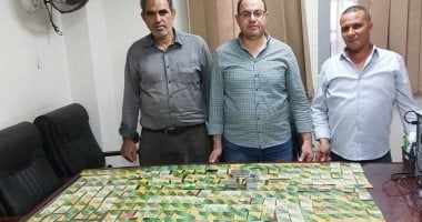 حيلة للهروب من التفتيش.. ضبط مخبز بالجيزة يخفى 343 بطاقة تموين فى العجين