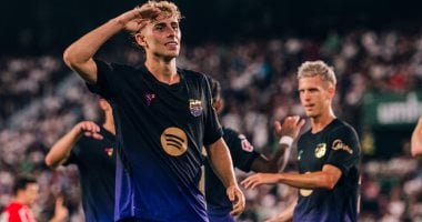 برشلونة يستهل الدوري الإسباني بحفلة خماسية ضد إلتشى بدون حمزة.. فيديو