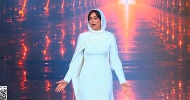 خد بإيدى.. هبة مجدى تشدو بأغنية شادية فى احتفالية المولد النبوى
