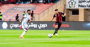 التعادل السلبي يحسم الشوط الأول من مباراة الرياض ضد نيوم