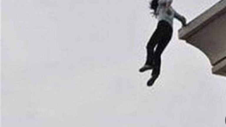 سيدة تلقي بنفسها من أعلى عقار بسوهاج.. والتحريات تكشف ملابسات الحادث