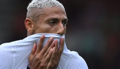 لن يقرر أحد مستقبلي.. ريتشارليسون يهاجم جماهير وإدارة توتنهام
