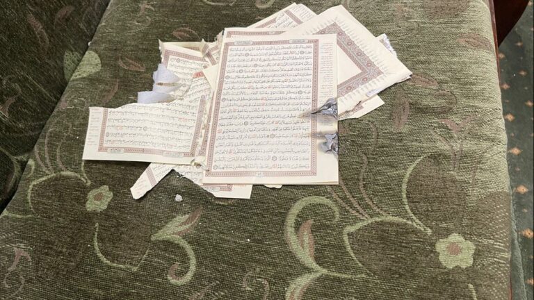 الطريقة الصحيحة للتصرف في المصاحف القديمة الممزقة