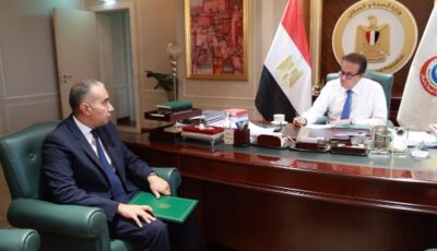 وزير الصحة يبحث مع سفير مصر لدى أوغندا تعزيز سبل التعاون في القطاع الصحي بين البلدين