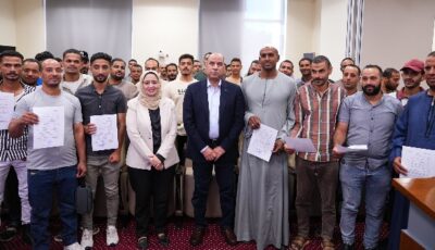 تسليم عقود لشباب اجتازوا اختبارات العمالة الزراعية الموسمية بالأردن