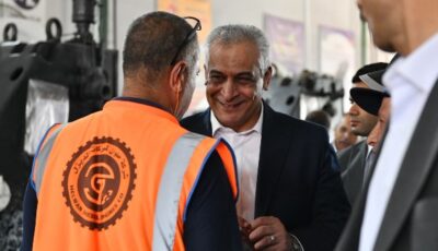 وزير الإنتاج الحربي يتفقد خطوط الإنتاج بشركة حلوان لمحركات الديزل ويكافئ المتميزين