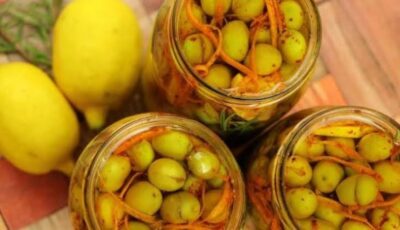 فى موسمه .. طرق تخليل الزيتون الأخضر التفاحى مثل المصانع