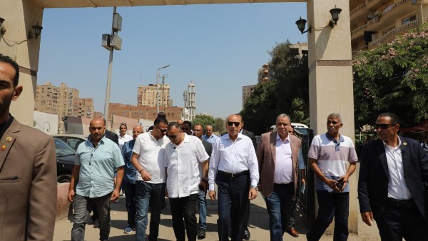 محافظ القاهرة يتابع تطوير الطرق ورفع السيارات المتروكة بالمعادي والبساتين ودار السلام