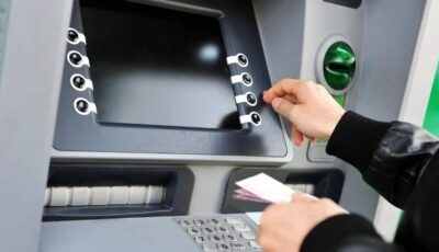 بالخطوات.. ماذا تفعل إذا احتجزت ماكينة الـ ATM بطاقتك البنكية أو الفيزا؟