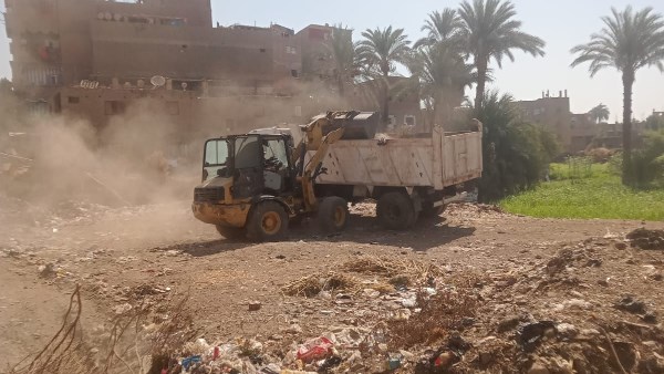 حملات مكثفة لرفع القمامة والتراكمات بالقرى