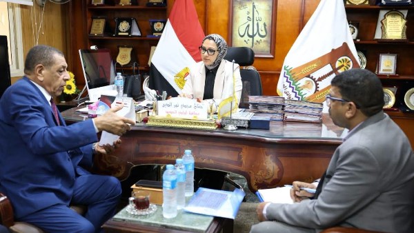 محافظ الوادي الجديد تلتقي أعضاء النواب والشيوخ لبحث مطالب المواطنين
