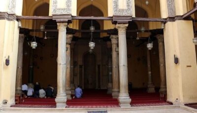 تحفة معمارية فريدة .. خبير أثري يكشف سر تسمية الجامع الأقمر