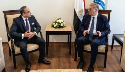 وزير البترول والثروة المعدنية يبحث مع هاليبرتون زيادة الإنتاج بأساليب الحفر الأفقي والتكسير الهيدروليكي
