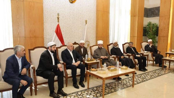 مصر بلد الكرم والعلم والعلماء ونقدر جهود مؤسساتها الدينية في نشر صحيح الإسلام