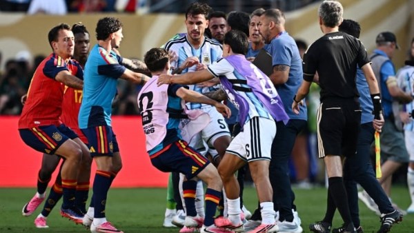 فيفا يقرر تعديلًا مفاجئًا على عقوبات لاعبي الأرجنتين عقب نهائي كأس العالم