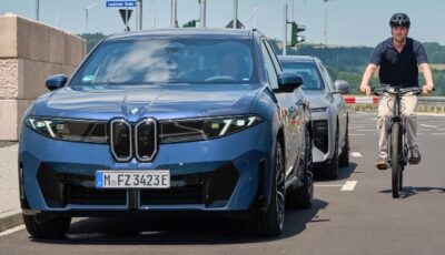 سيارة BMW الجديدة تفرض سيطرتها على السائق وتمنعه من فتح الباب