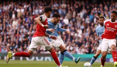 مانشستر سيتي يرفض عرض برشلونة للتعاقد مع لاعب إسباني