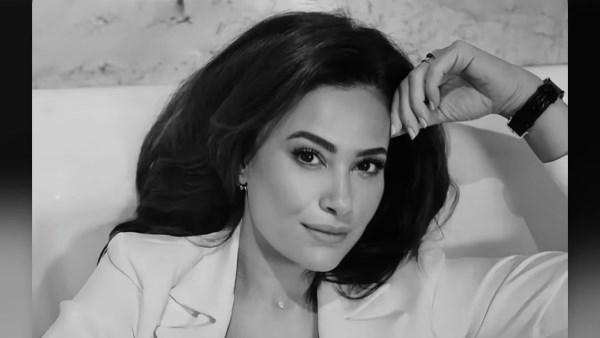 إطلالة صيفية.. هند صبري تستعرض رشاقتها