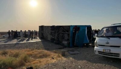 العراق.. مصرع 5 أشخاص وإصابة 20 آخرين في انقلاب حافلة سياحية