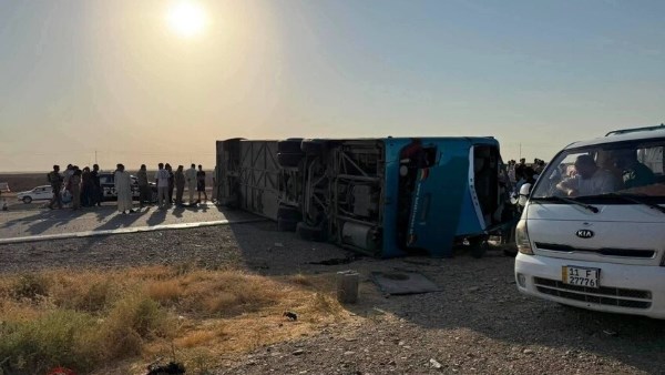 العراق.. مصرع 5 أشخاص وإصابة 20 آخرين في انقلاب حافلة سياحية