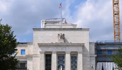 المستثمرون يقلصون توقعاتهم بشأن رفع أسعار الفائدة في أمريكا وبريطانيا