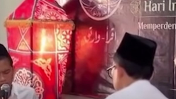 من الفاتحة للناس.. تداول فيديو لطلاب إندونيسيين يسردون القرآن كاملًا غيبًا