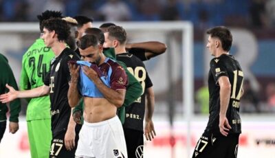 حزن وحسرة على وجه محمد صلاح بعد خسارة طرابزون سبور في الدوري الأوروبي