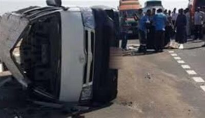 مصرع شخص وإصابة 19 آخرين في انقلاب ميكروباص بطريق أسيوط الغربي