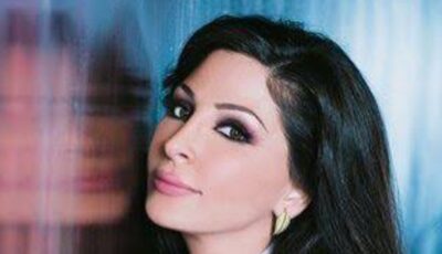 إليسا تبدأ حفل الساحل الشمالي وتوجه تحية لجمهورها