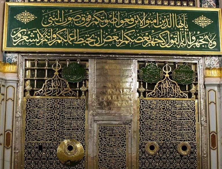 هل النبي ﷺ حي في قبره ؟ .. المفتي السابق يوضح الحقيقة