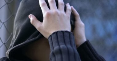 «عدم وجود أصدقاء مقربين».. ظاهرة تؤرق الشباب فى إنجلترا .. ما القصة؟
