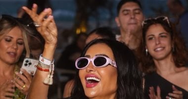 لطيفة تحتفل بنجاح ألبوم شبهى بالملى: كانت رحلة جميلة