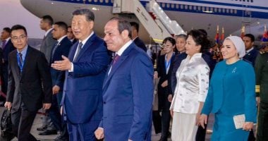 الرئيس السيسى وقرينته يودّعان الرئيس الصينى وقرينته بمطار القاهرة الدولى
