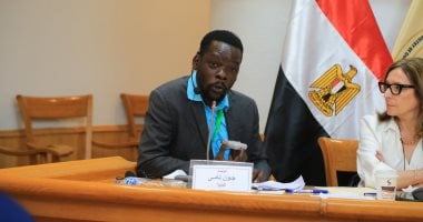 الكينى جون ناماى: الأرض ليست خلفية للعرض بل شريك فى صناعة السرد