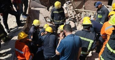 إنقاذ طبيبة من أسفل الأنقاض فى واقعة انهيار منزل بالمنيا.. صور