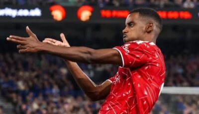 ليفربول يفوز على إيبسويتش تاون بهدفي إيزاك في الدوري الإنجليزي