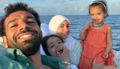 حد قال لأبوك .. صبري فواز يسخر من منتقدي اسم نجل محمد صلاح بمنشور صادم